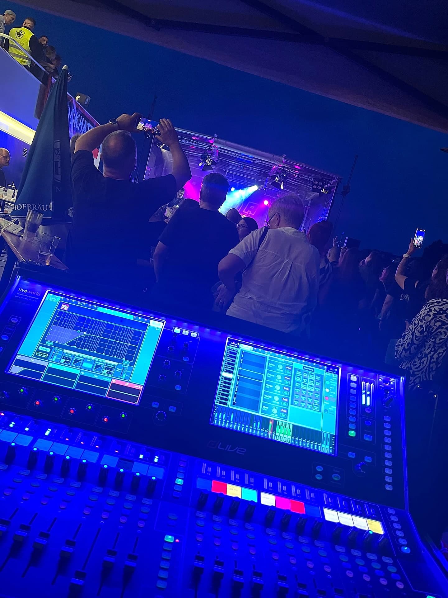 Festivalzelt & Live-Performance